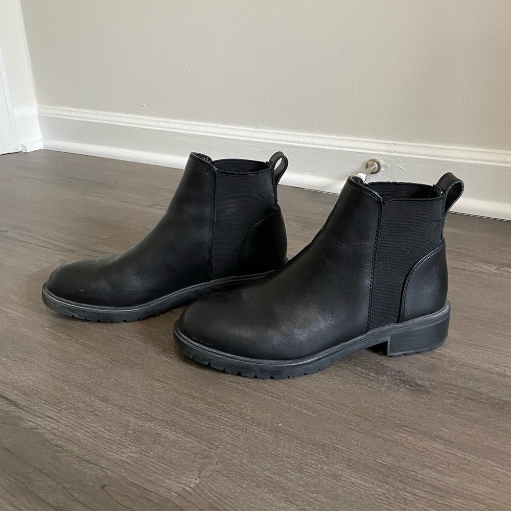 Steve Madden black Chelsea boots
